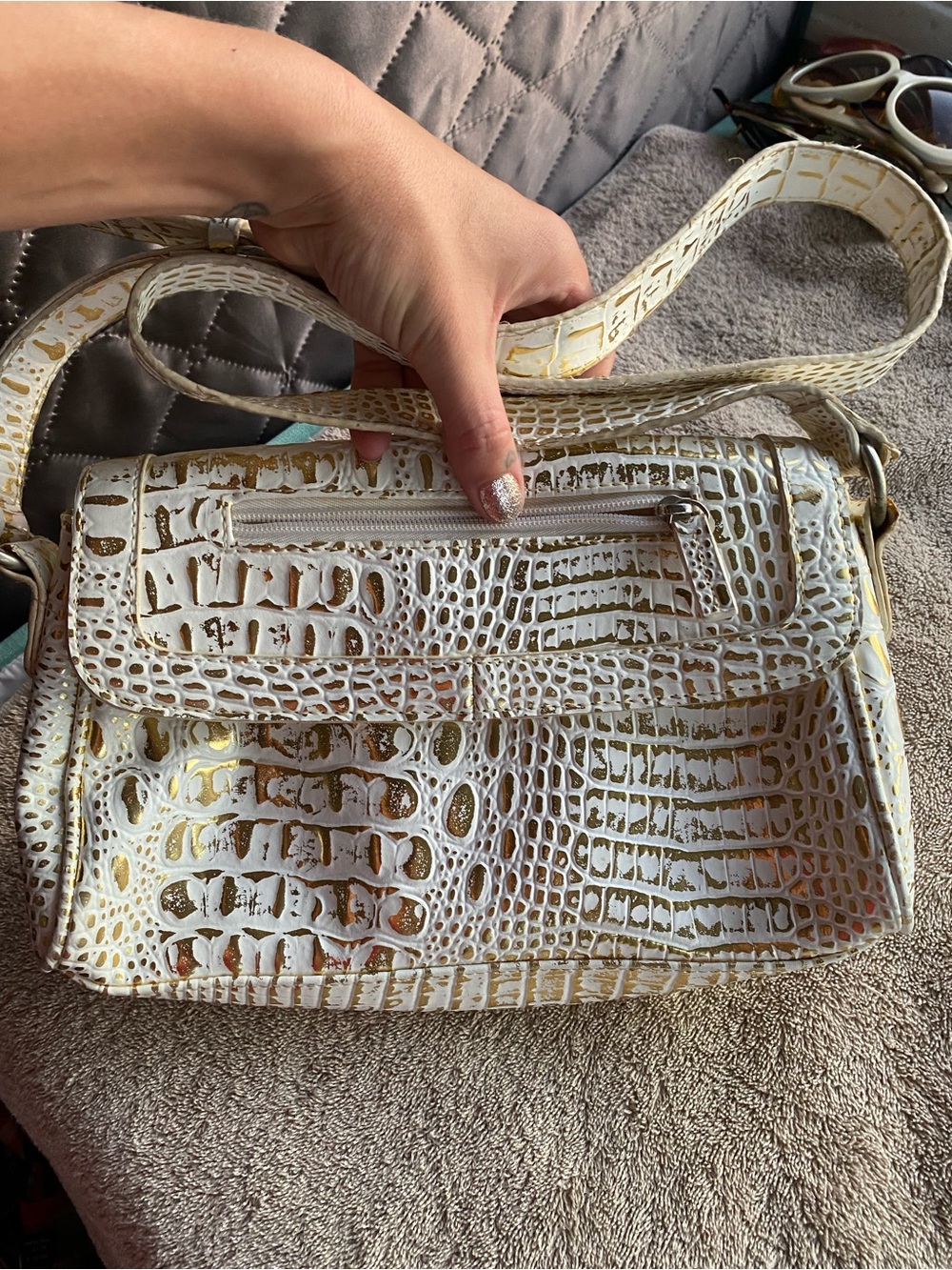 Vintage CNKW White & Metallic Gold Croc Embossed Shoulder Bag Baguette Y2K